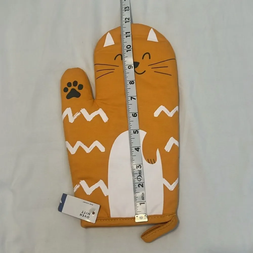 NWT Cat-Themed Brownish and White Oven Mitt